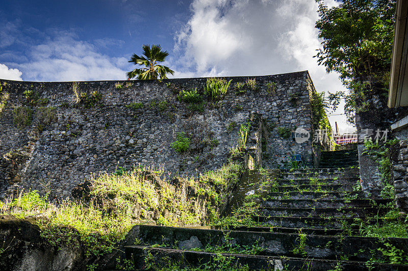 Salle de la Comédie的废墟，剧院的房间，曾经是。1902年，Pelée火山爆发，造成近3万人死亡。